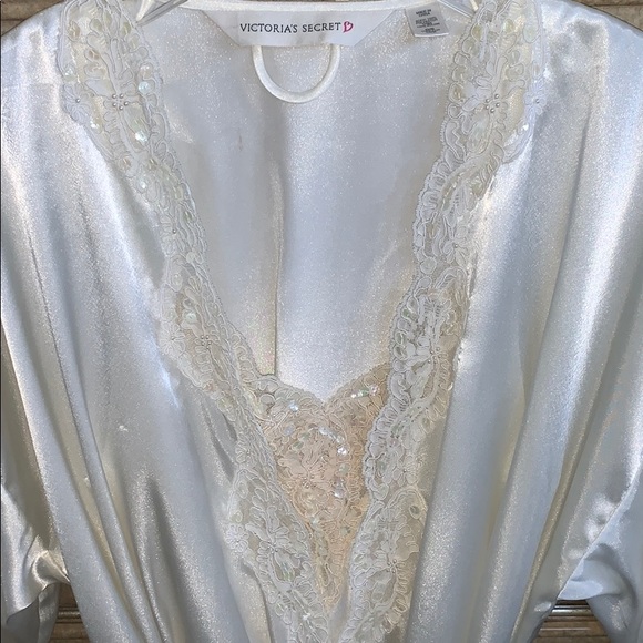 VINTAGE VICTORIA'S SECRET'S WEDDING ROBE - Picture 3 of 11